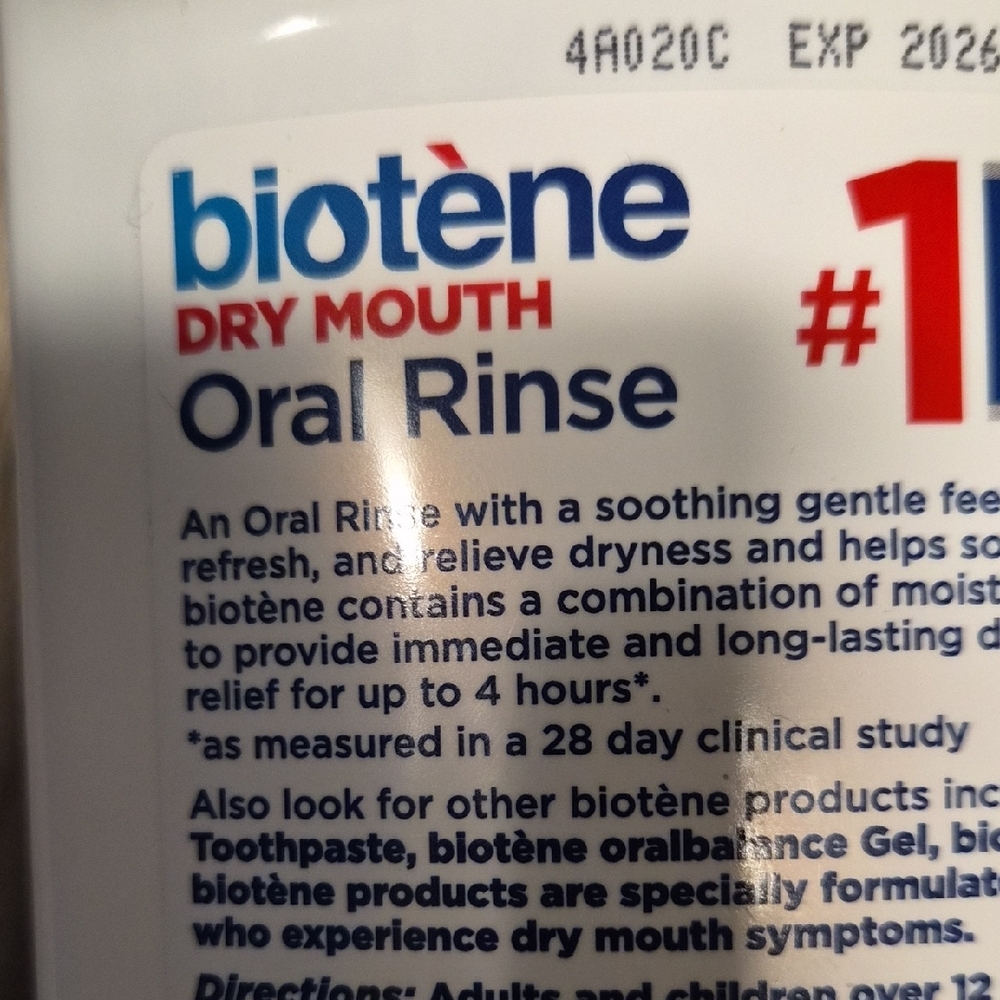 Fresh Mint Oral Rinse - White and Blue - Picture 8 of 10